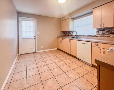 2137 Roselawn Street - Photo Thumbnail 4