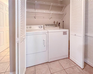 2137 Roselawn Street - Photo Thumbnail 12