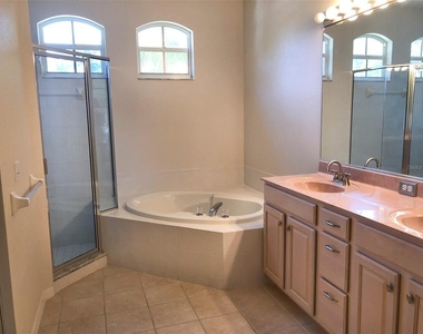 11711 Winding Woods Way - Photo Thumbnail 8