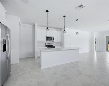 8113 Sternway Road - Photo Thumbnail 9
