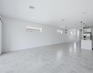 8113 Sternway Road - Photo Thumbnail 4