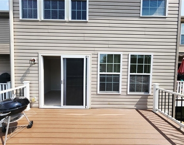 1073 Sparrow Way - Photo Thumbnail 18