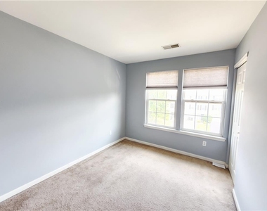 1073 Sparrow Way - Photo Thumbnail 33