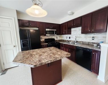 1073 Sparrow Way - Photo Thumbnail 8