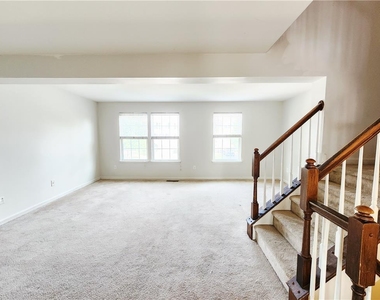 1073 Sparrow Way - Photo Thumbnail 14