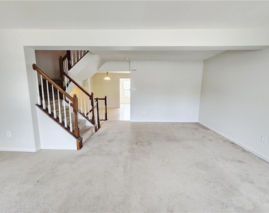 1073 Sparrow Way - Photo Thumbnail 17