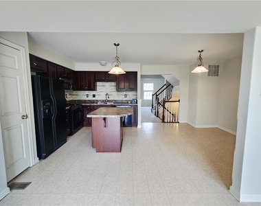 1073 Sparrow Way - Photo Thumbnail 11