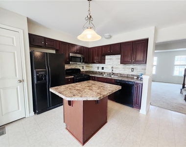 1073 Sparrow Way - Photo Thumbnail 6