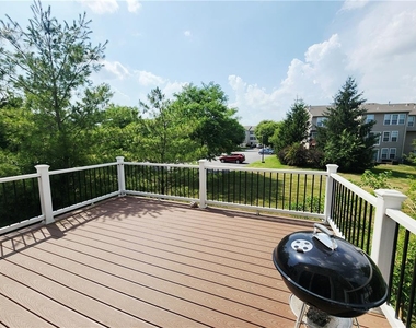 1073 Sparrow Way - Photo Thumbnail 20
