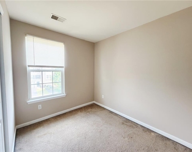 1073 Sparrow Way - Photo Thumbnail 31