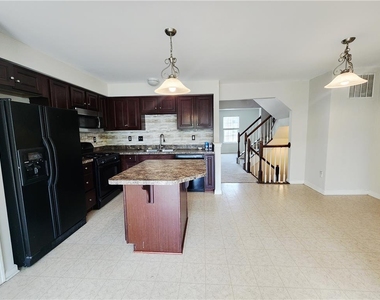 1073 Sparrow Way - Photo Thumbnail 10