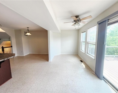 1073 Sparrow Way - Photo Thumbnail 12