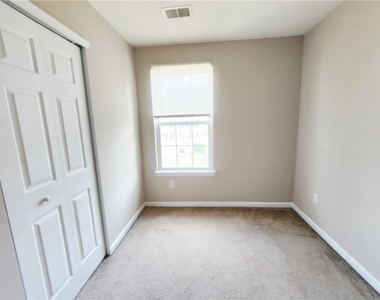 1073 Sparrow Way - Photo Thumbnail 30
