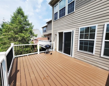 1073 Sparrow Way - Photo Thumbnail 19
