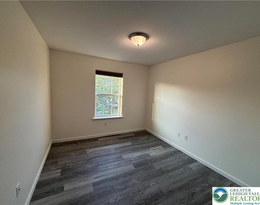 5054 Dale Trail - Photo Thumbnail 13