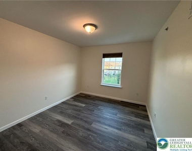 5054 Dale Trail - Photo Thumbnail 8