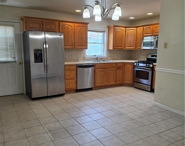74 W Spruce Street - Photo Thumbnail 6