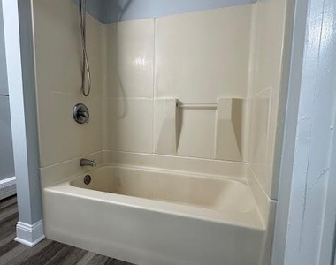 921 W Gordon Street - Photo Thumbnail 13