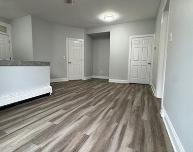 921 W Gordon Street - Photo Thumbnail 4