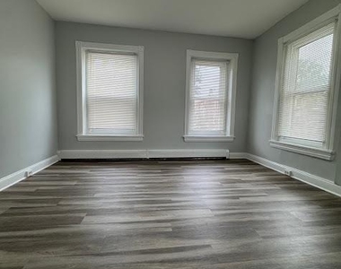 921 W Gordon Street - Photo Thumbnail 6