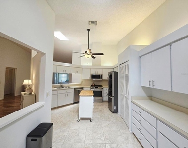 5808 Garden Lakes Drive - Photo Thumbnail 3