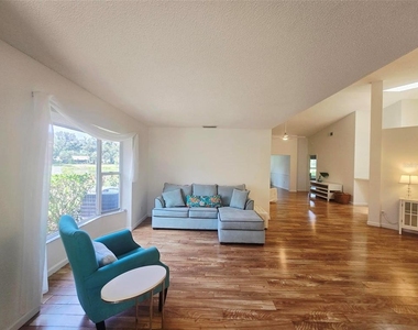 5808 Garden Lakes Drive - Photo Thumbnail 11