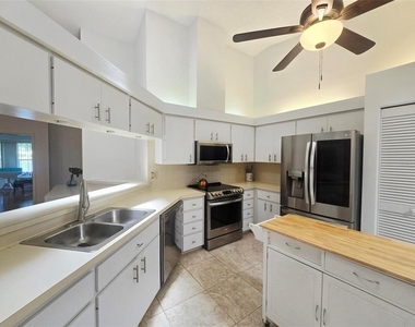 5808 Garden Lakes Drive - Photo Thumbnail 8