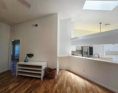 5808 Garden Lakes Drive - Photo Thumbnail 5