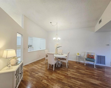 5808 Garden Lakes Drive - Photo Thumbnail 13