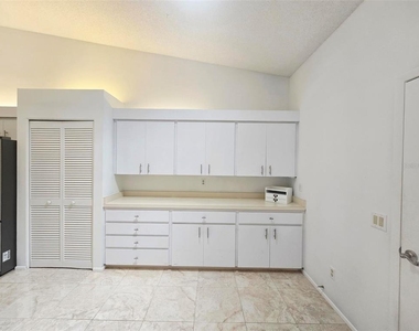 5808 Garden Lakes Drive - Photo Thumbnail 10