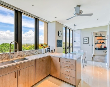 1211 Gulf Of Mexico Drive - Photo Thumbnail 16
