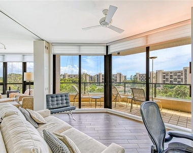 1211 Gulf Of Mexico Drive - Photo Thumbnail 10
