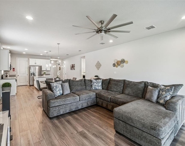 11514 Cedar Valley Drive - Photo Thumbnail 4