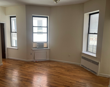  West 80th and Amsterdam - Photo Thumbnail 2