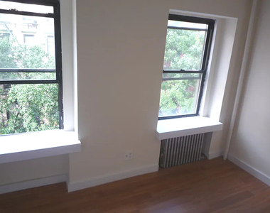 East 9th Street - Photo Thumbnail 4