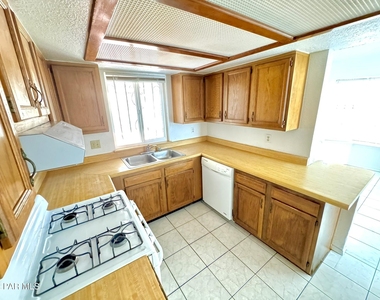 2218 Seagull Drive - Photo Thumbnail 10