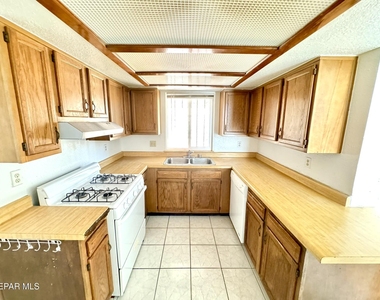2218 Seagull Drive - Photo Thumbnail 9