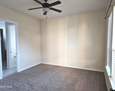 1071 Iron Hill Avenue - Photo Thumbnail 9