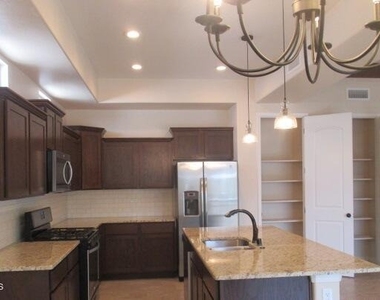 1071 Iron Hill Avenue - Photo Thumbnail 6