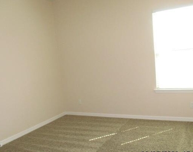 1071 Iron Hill Avenue - Photo Thumbnail 13