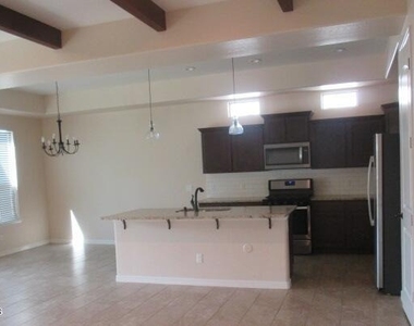 1071 Iron Hill Avenue - Photo Thumbnail 4
