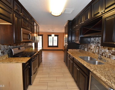 10800 Saigon Drive - Photo Thumbnail 8