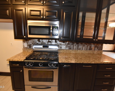 10800 Saigon Drive - Photo Thumbnail 7