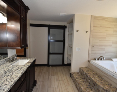 10800 Saigon Drive - Photo Thumbnail 14