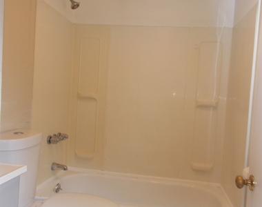 161 Howard Avenue - Photo Thumbnail 14