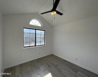 567 Kieffer Lane - Photo Thumbnail 12