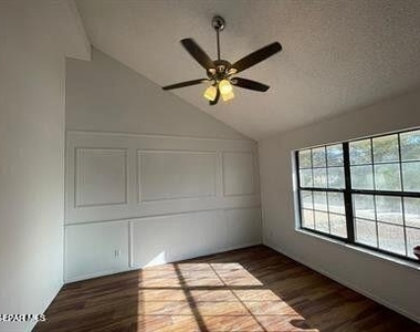 567 Kieffer Lane - Photo Thumbnail 8