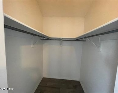 567 Kieffer Lane - Photo Thumbnail 16