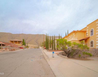4744 Excalibur Drive - Photo Thumbnail 11