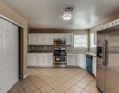 12233 Iverson Court - Photo Thumbnail 7